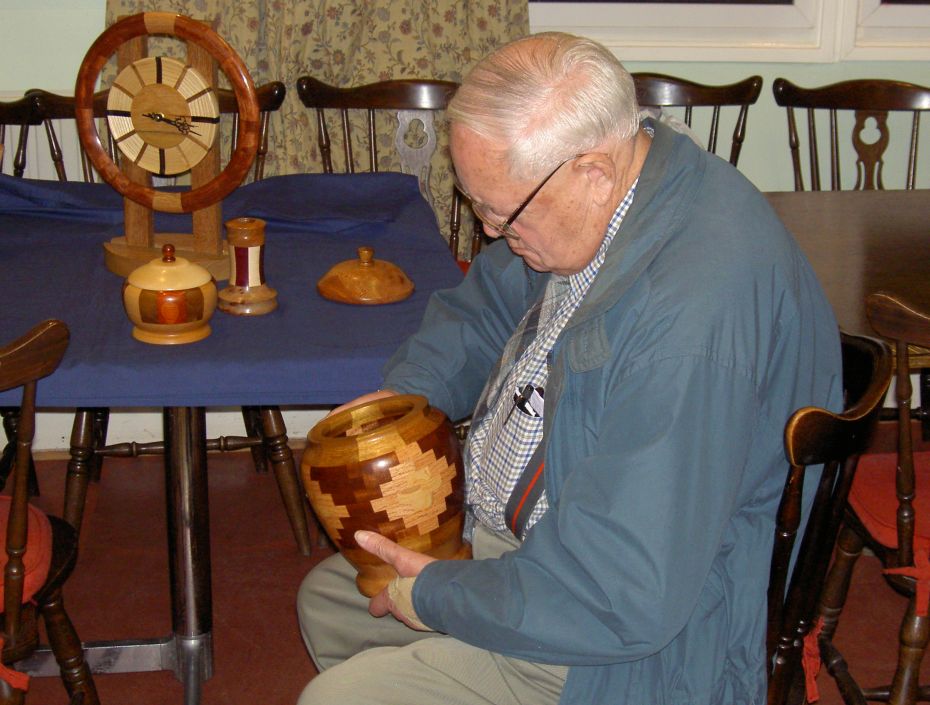 09-10-2006    I wonder how he did that!