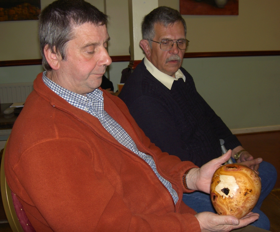 09-04-2007    Tracy Owen burr-yew hollow container