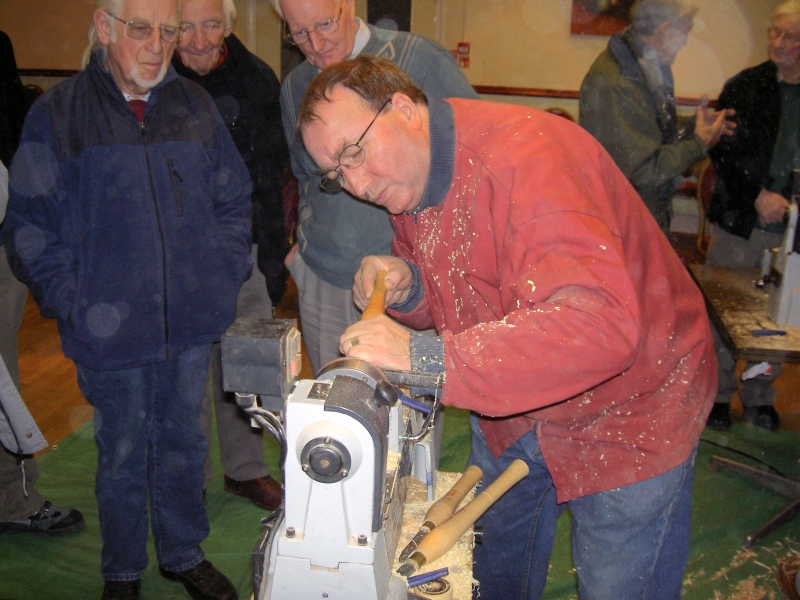 14-01-2008     Nigel Maddox sets up for members to try screw threading